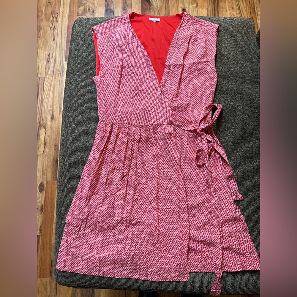 Fossil Red and White Geometric Design Mini Wrap Dress size small EUC
